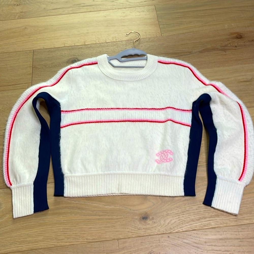 Chanel crew neck sweater size 38